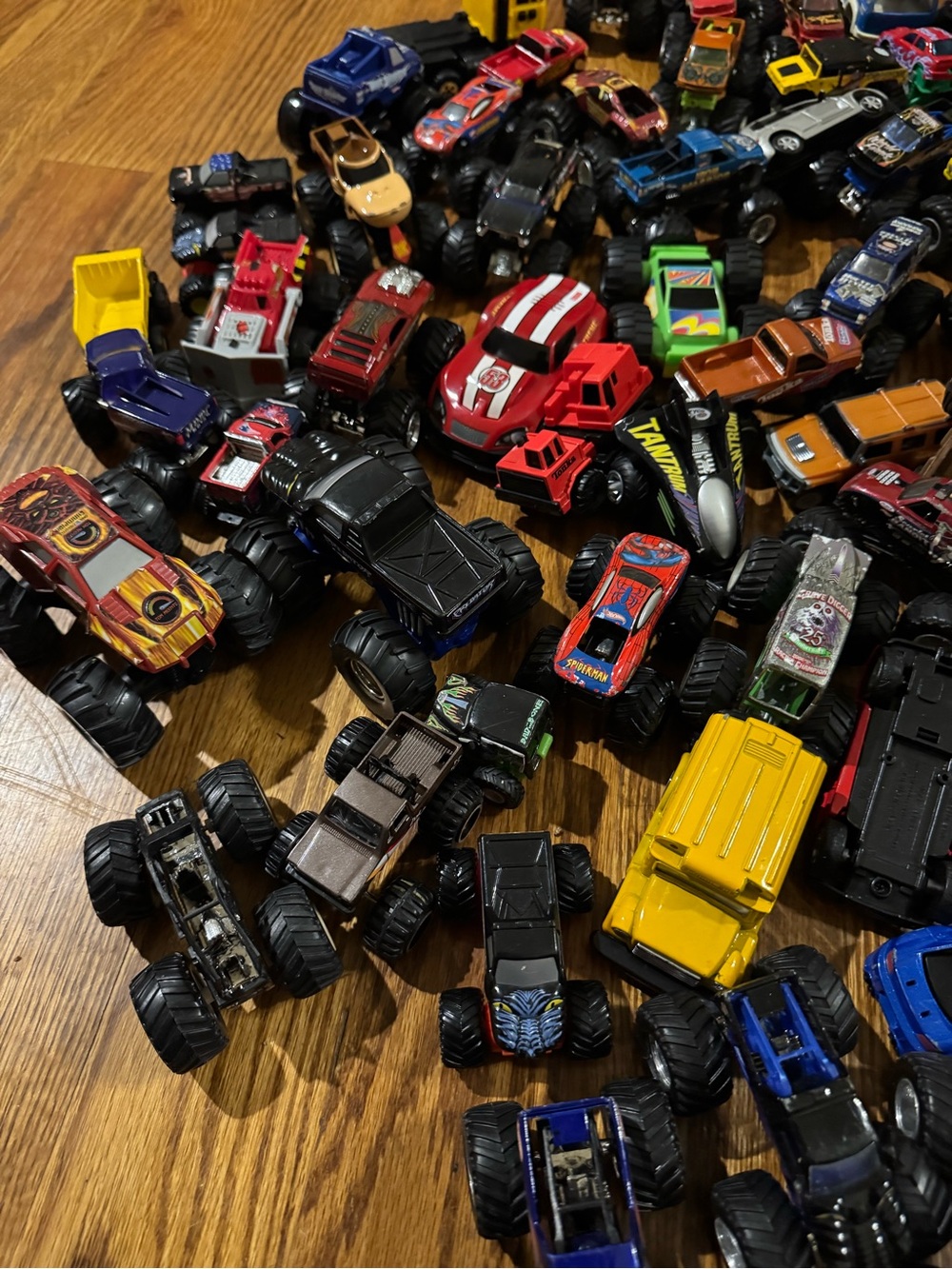 5 Random Monster Truck Mystery Bundle Mixed Toy Cars Monster Jam Style Lot 1 - Picture 2 of 9